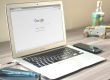 computer con il browser aperto sulla pagina principale di google